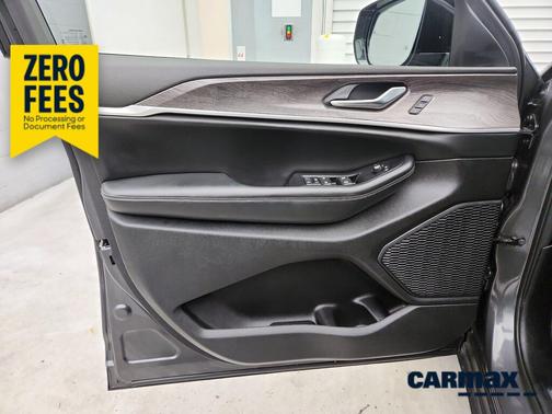 Gray 2023 Jeep Grand Cherokee Limited