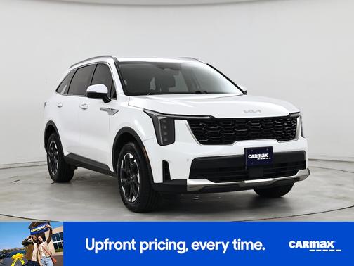 White 2024 Kia Sorento S
