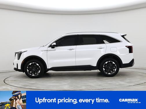White 2024 Kia Sorento S