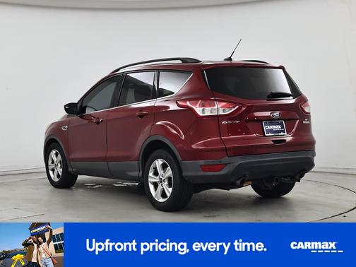 Red 2015 Ford Escape SE