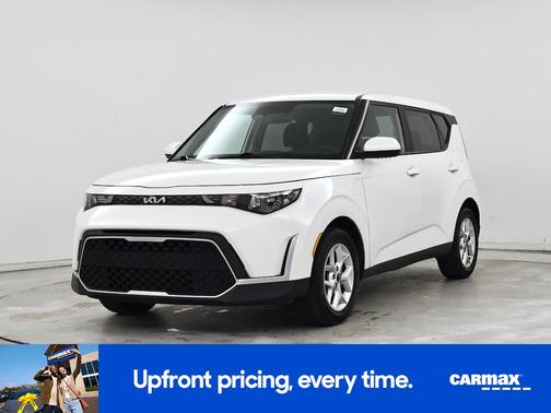 White 2024 Kia Soul LX