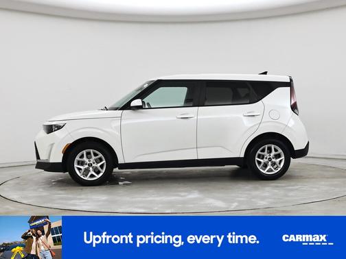 White 2024 Kia Soul LX