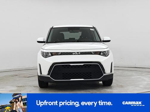 White 2024 Kia Soul LX