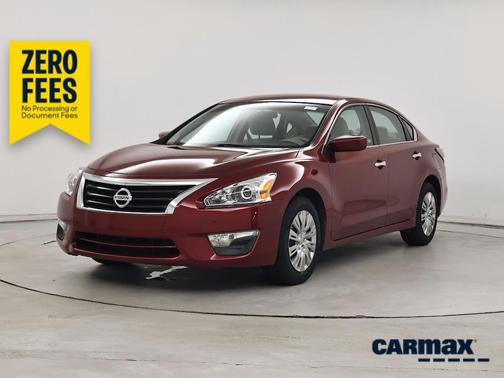 Red 2014 Nissan Altima