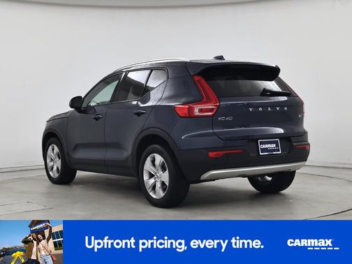 Blue 2022 Volvo XC40 T4 Momentum