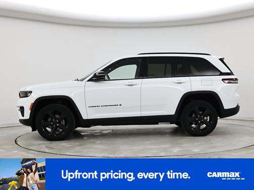White 2022 Jeep Grand Cherokee Altitude