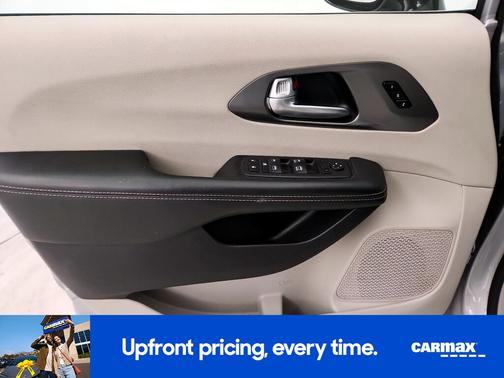 Silver 2024 Chrysler Pacifica Touring L