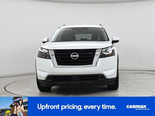 White 2025 Nissan Pathfinder SV