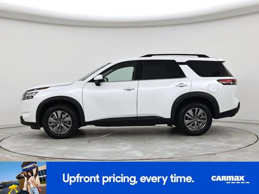 White 2025 Nissan Pathfinder SV