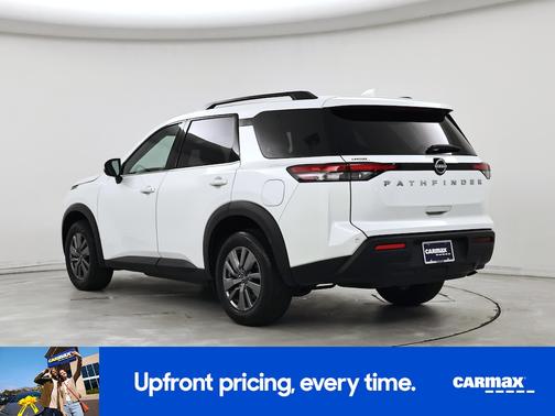 White 2025 Nissan Pathfinder SV