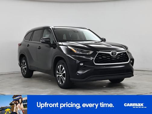 Black 2021 Toyota Highlander XLE