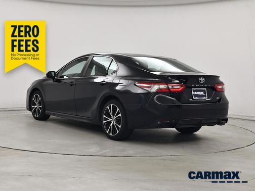 Black 2018 Toyota Camry SE