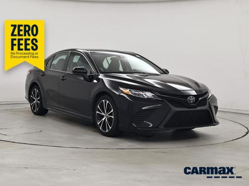 Black 2018 Toyota Camry SE