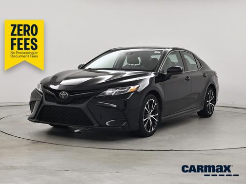 Black 2018 Toyota Camry SE