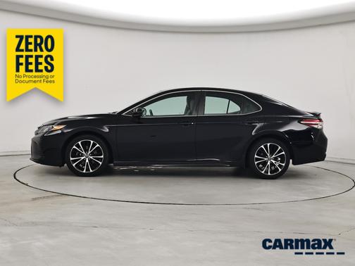 Black 2018 Toyota Camry SE