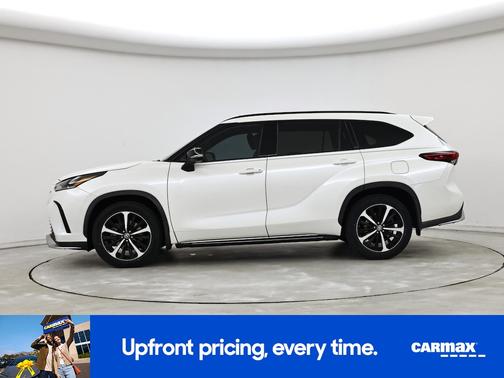White 2021 Toyota Highlander XSE