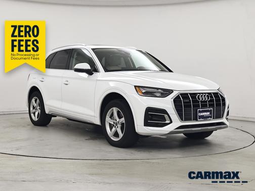 White 2024 Audi Q5 Premium