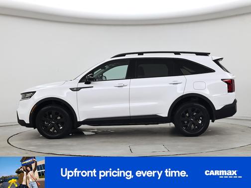 White 2023 Kia Sorento X-Line EX
