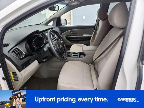 White 2019 Kia Sedona LX