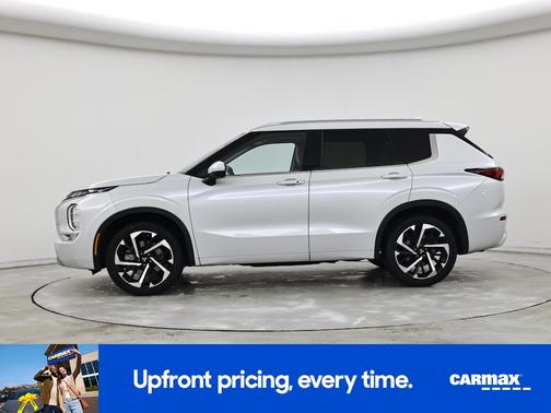 White 2024 Mitsubishi Outlander SEL