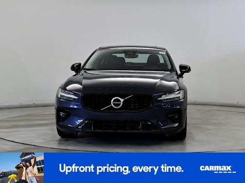 2024 Volvo S60 B5 Core Dark Theme