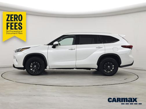 White 2023 Toyota Highlander Hybrid Limited