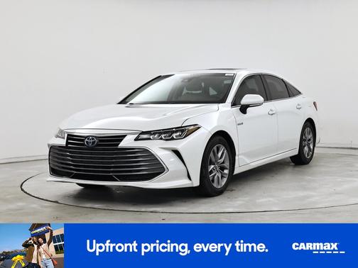 White 2020 Toyota Avalon Hybrid XLE