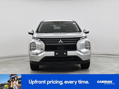 Silver 2024 Mitsubishi Outlander ES