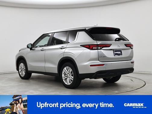 Silver 2024 Mitsubishi Outlander ES