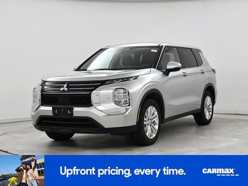 Silver 2024 Mitsubishi Outlander ES