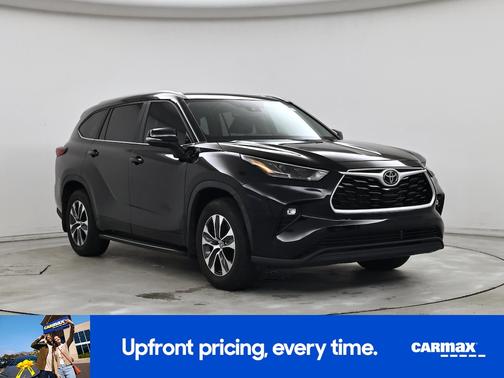 Black 2023 Toyota Highlander XLE
