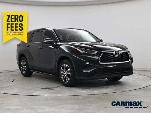 Black 2023 Toyota Highlander XLE
