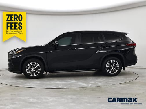 Black 2023 Toyota Highlander XLE