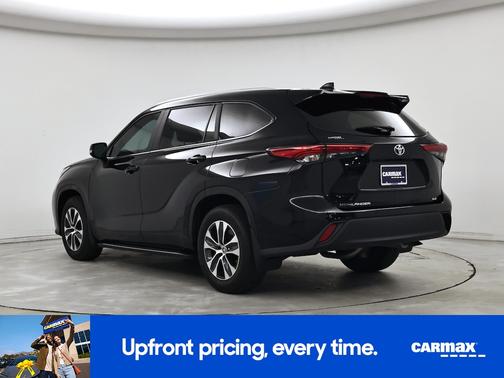 Black 2023 Toyota Highlander XLE