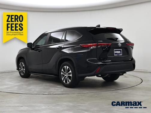 Black 2023 Toyota Highlander XLE