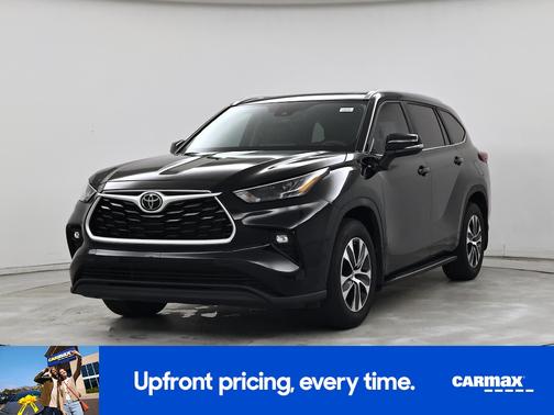Black 2023 Toyota Highlander XLE