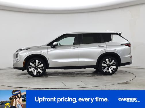 Silver 2025 Mitsubishi Outlander SE