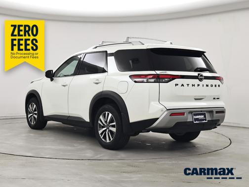 White 2024 Nissan Pathfinder SL