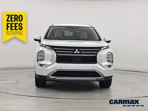 White 2025 Mitsubishi Outlander SE