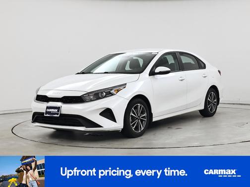 White 2023 Kia Forte LXS