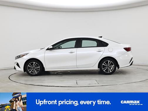 White 2023 Kia Forte LXS