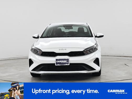 White 2023 Kia Forte LXS