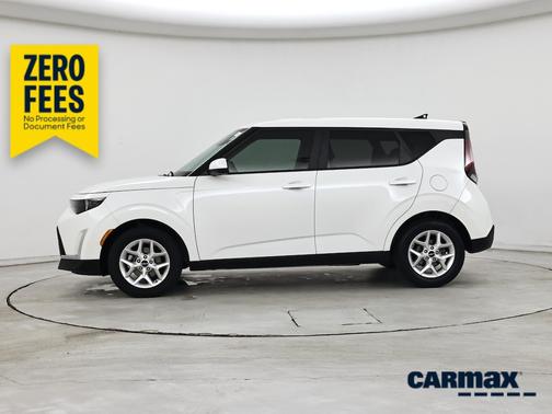 White 2024 Kia Soul LX