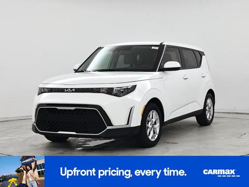 White 2024 Kia Soul LX