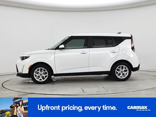 White 2024 Kia Soul LX