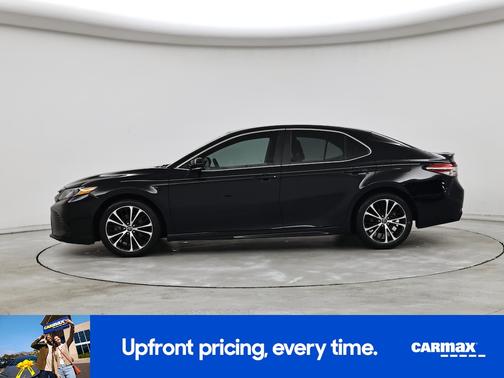 Black 2018 Toyota Camry SE