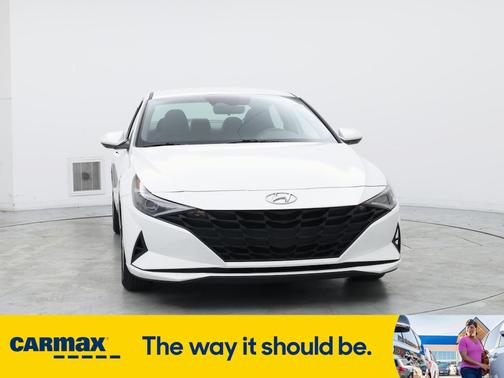 2022 Hyundai ELANTRA SE