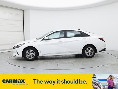 2022 Hyundai ELANTRA SE