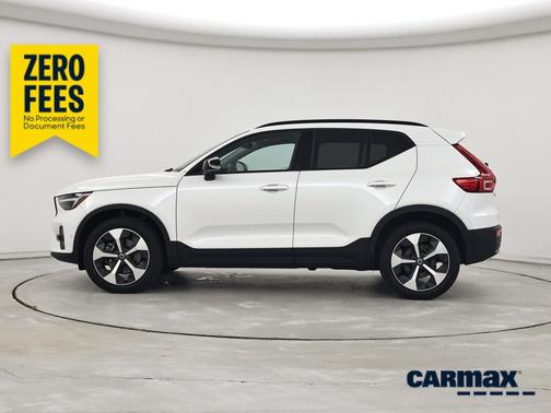 White 2024 Volvo XC40 B5 Plus Dark Theme