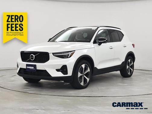 White 2024 Volvo XC40 B5 Plus Dark Theme